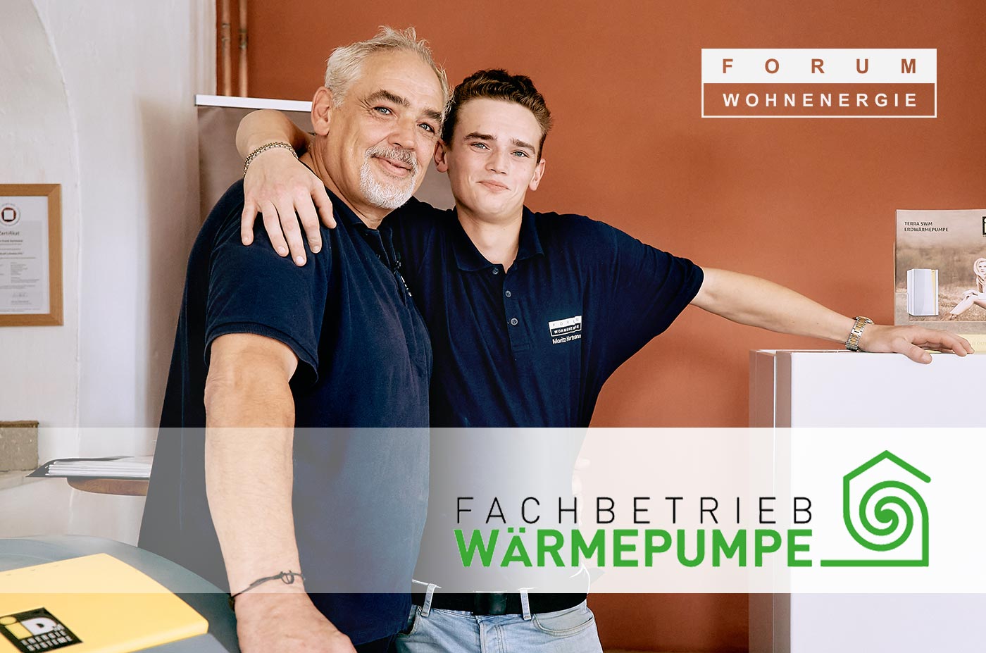 Moritz und Frank Hartmann in der Ausstellung Wohnwärmegestaltung im Forum Wohnenergie